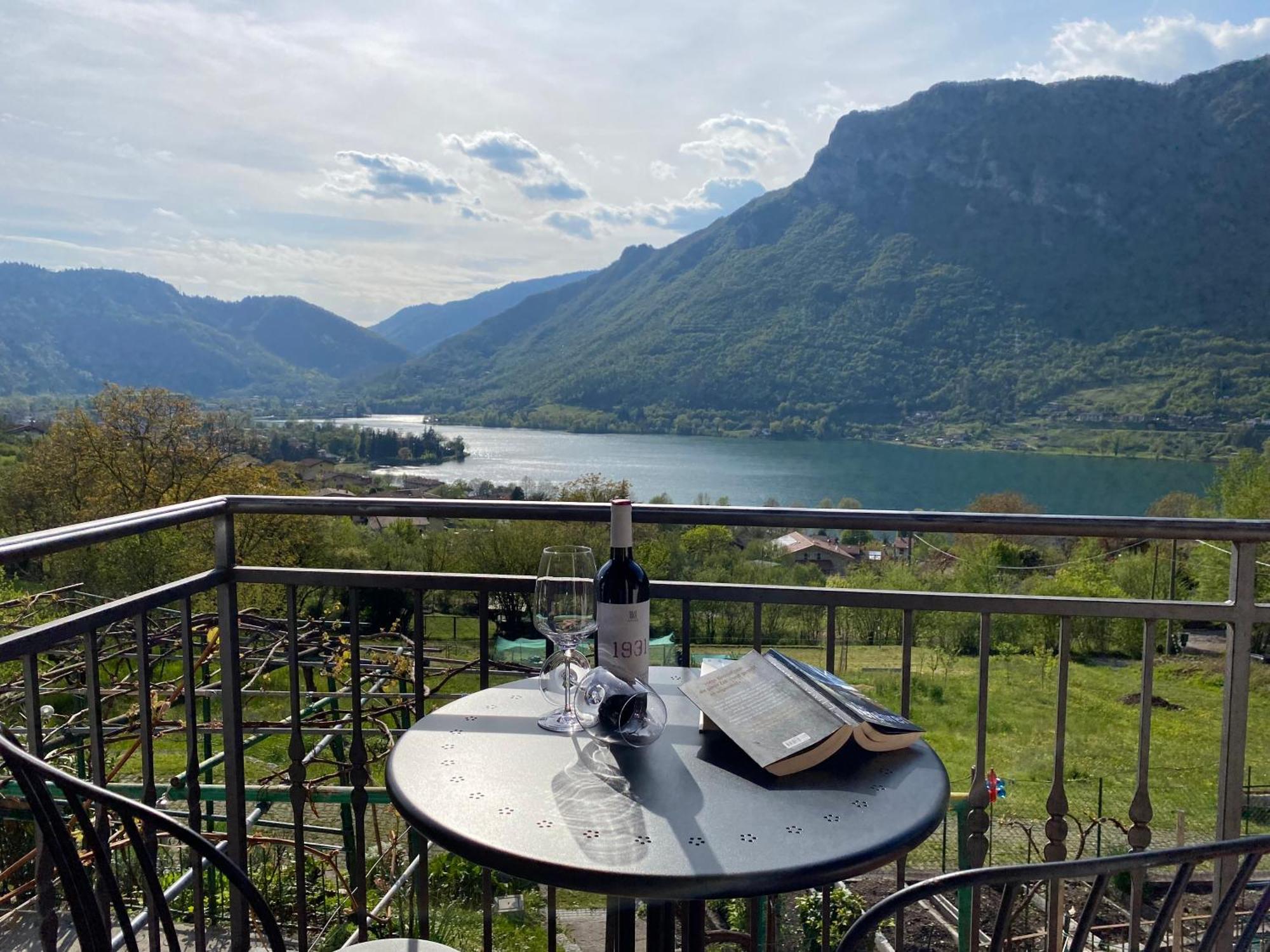 Casa Carla, Bis 4 Personen, Garten, Balkon Mit Blick Auf Den See Und Die Berge Crone Exterior photo